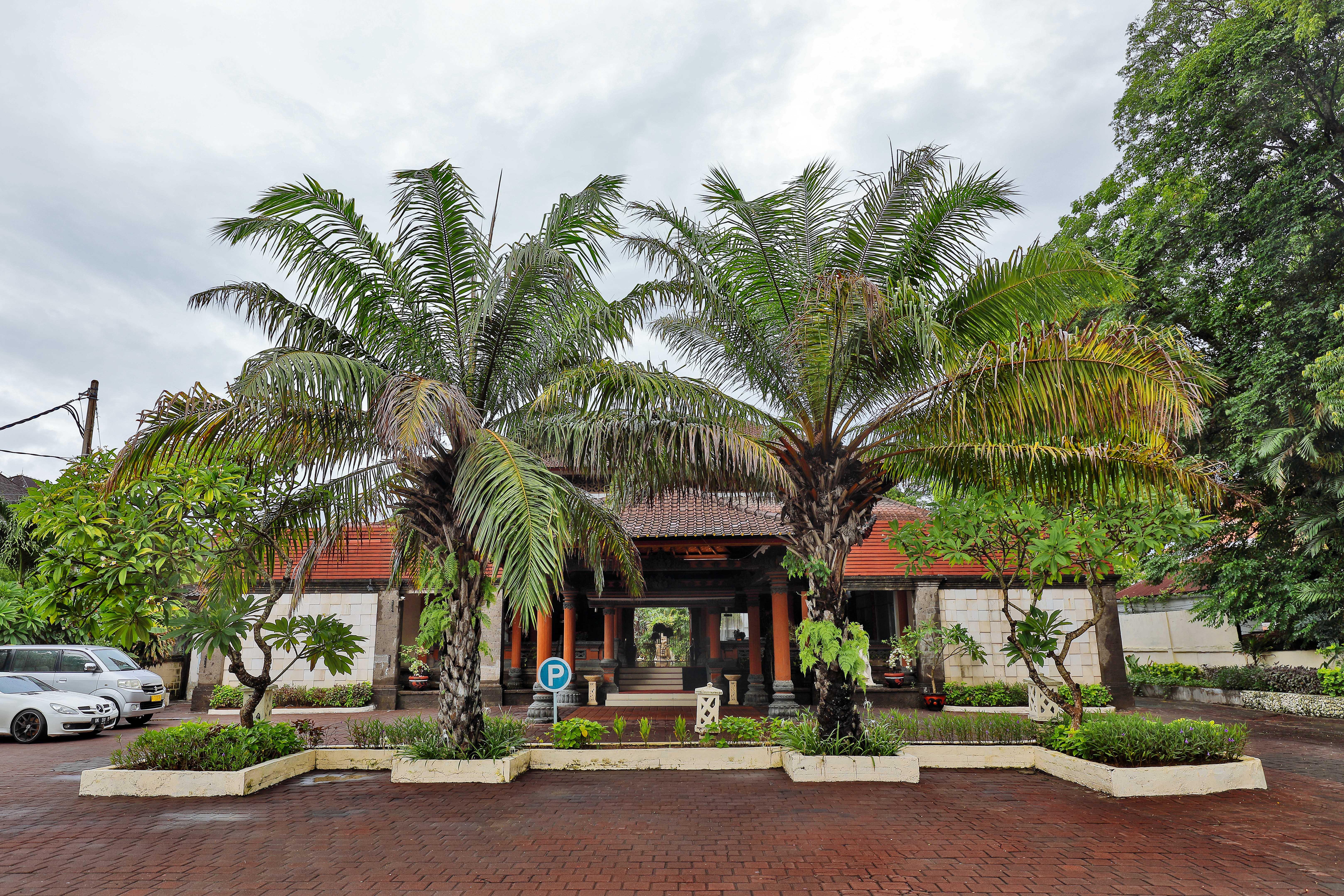 Puri Saron Hotel Seminyak Luaran gambar